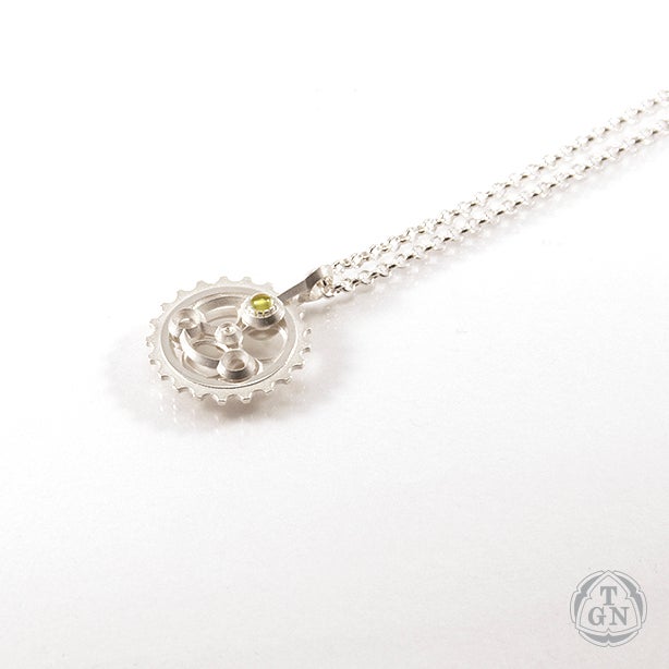 Juhani Ananin: Parts of The Machine Singu (riipus peridootilla)