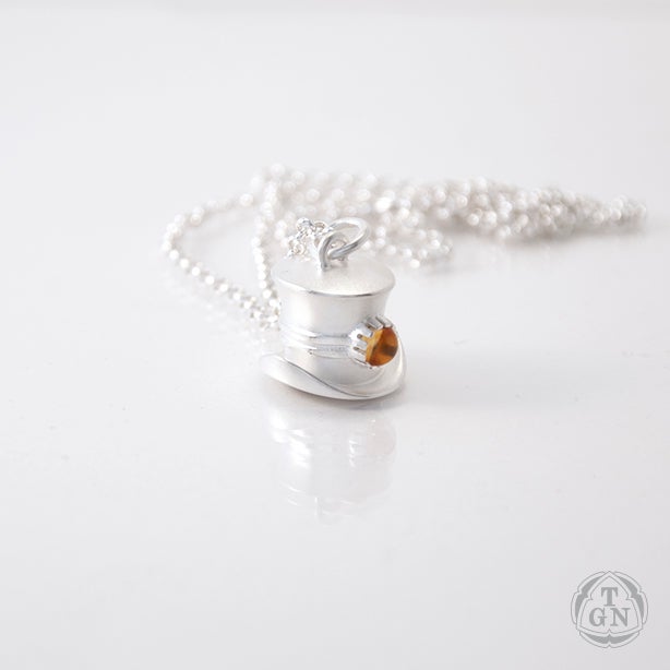 Juhani Ananin: The Toppest Hat (riipus sitriinill&auml;)